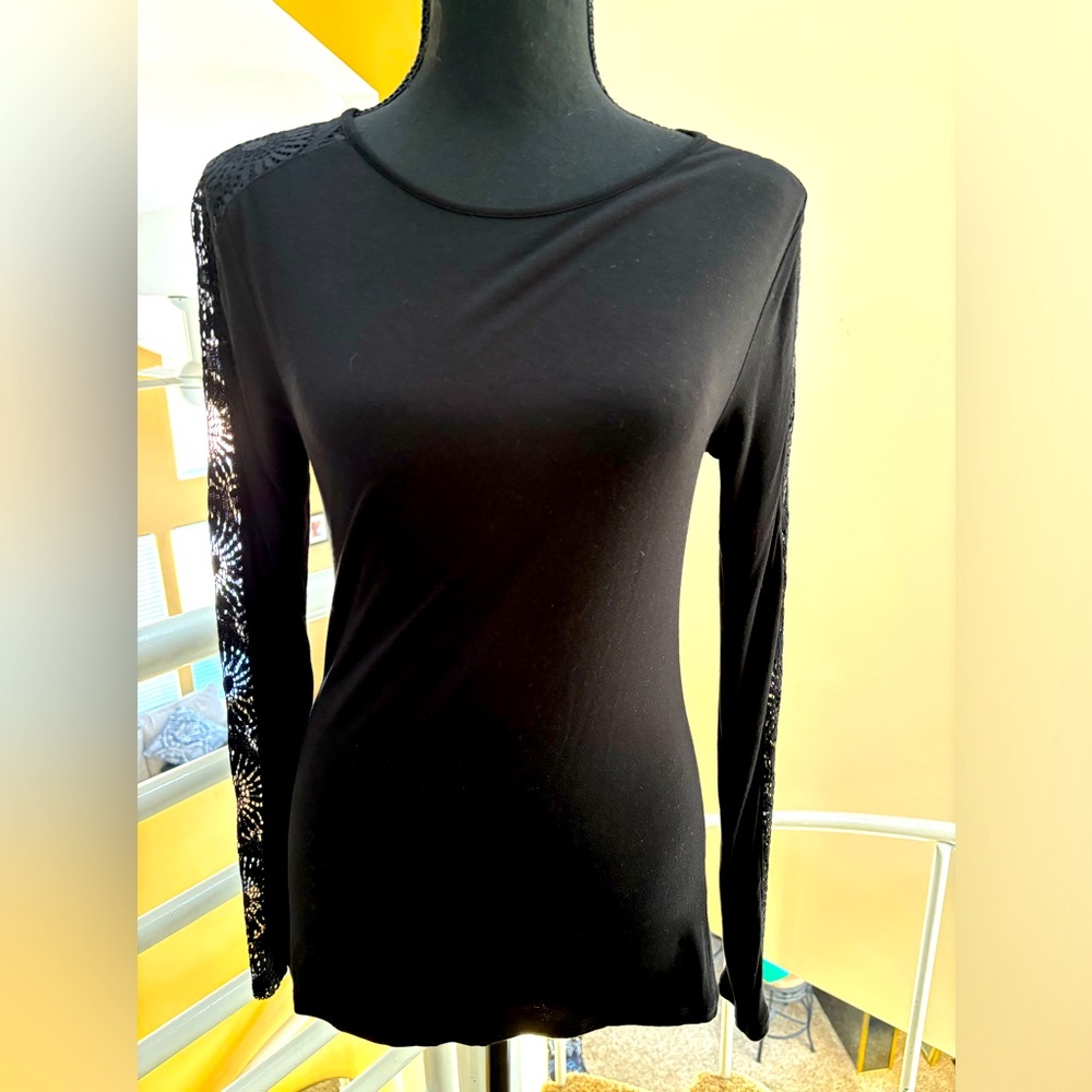 Women’s black long sleeve shirt